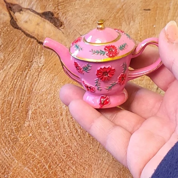 ❤️ Red Poppies on Pink Cast Miniature Teapot - Picture 5 of 6